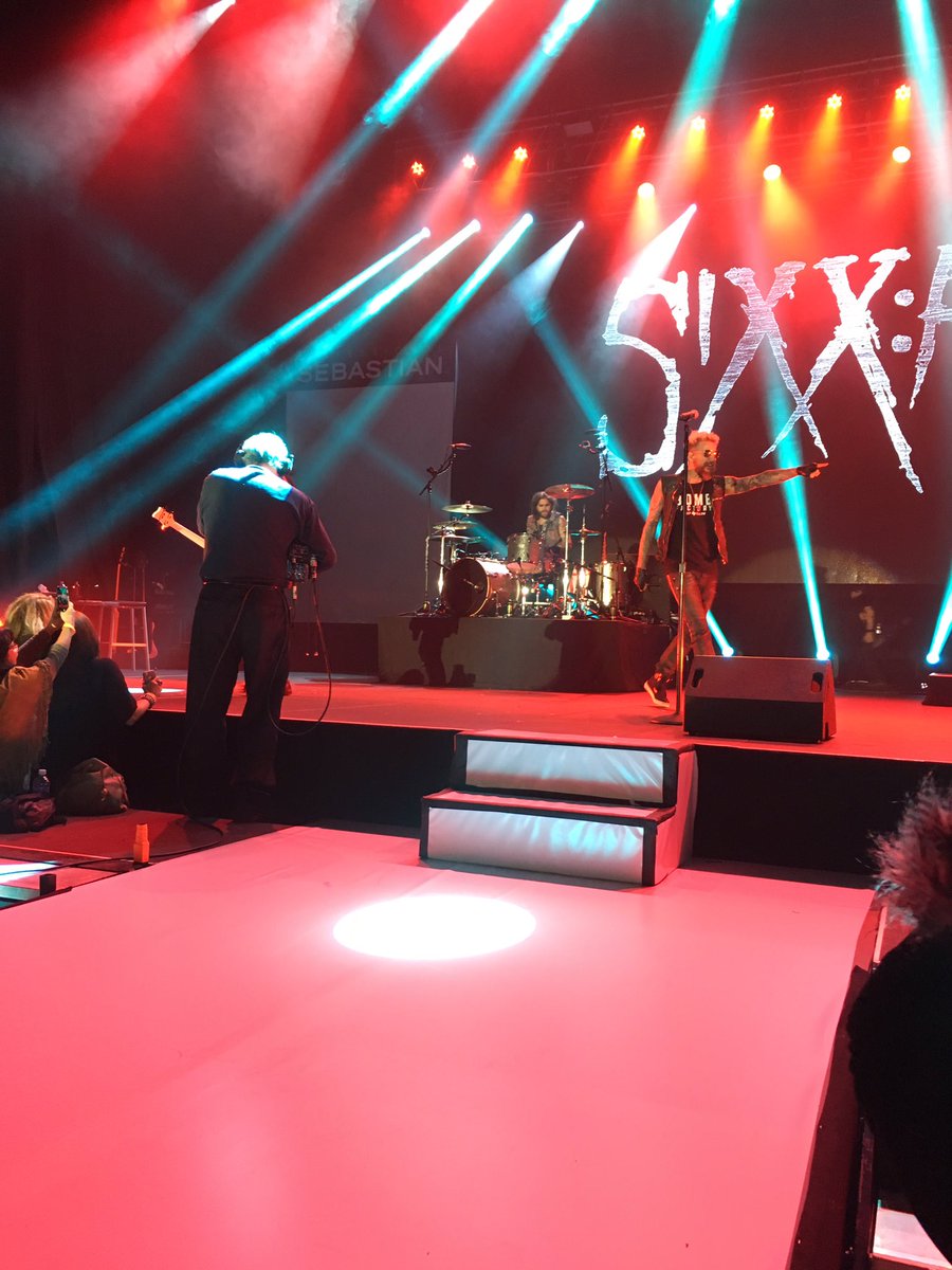 jena_2theSkyEnt's tweet photo. The What's Next Awards 5th Anniversary, incredible night with @SixxAM! https://t.co/h32v37pJkr
