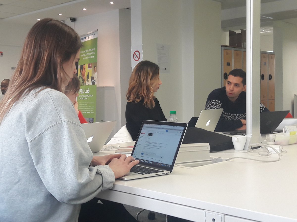 PahlDeborah's tweet photo. En direct du Marathon de l' #entrepreneur au #PSL_LAB Hakim Hattou présente les bases du #Marketing aux étudiants-entrepreneurs
@InnovAvenir https://t.co/3AVHtLMhvp