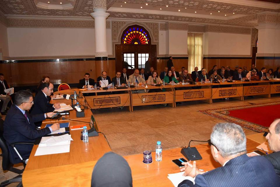 صادق مجلس جهة طنجة تطوان الحسيمة مساء اليوم الاثنين بالاجماع على النقاط المبرمجة في جدول أعمال دورة مارس العادية، باستثناء تحفظ 13 عضوا على