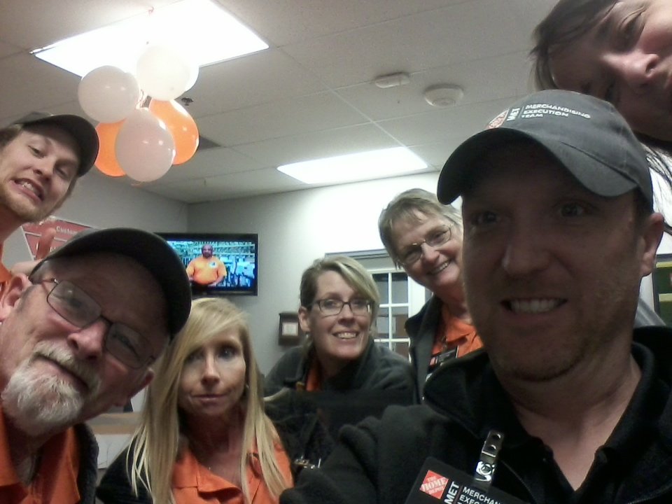 Doughnuts and MET Quarterly Broadcast! #todaywasagoodday #auburnrocks  <a href="/AmyMETMidwest/">Amy Santin</a>  @D179MET