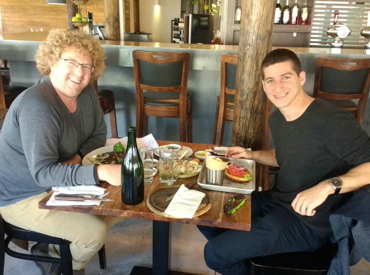 HananLev5G's tweet image. כשחייבים לחגוג, חוגגים
@adarhay