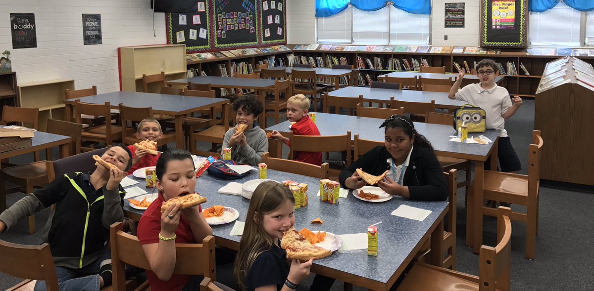 These hard working readers earned lunch in the media center! @SLMEnterprise #readingcountsgoals