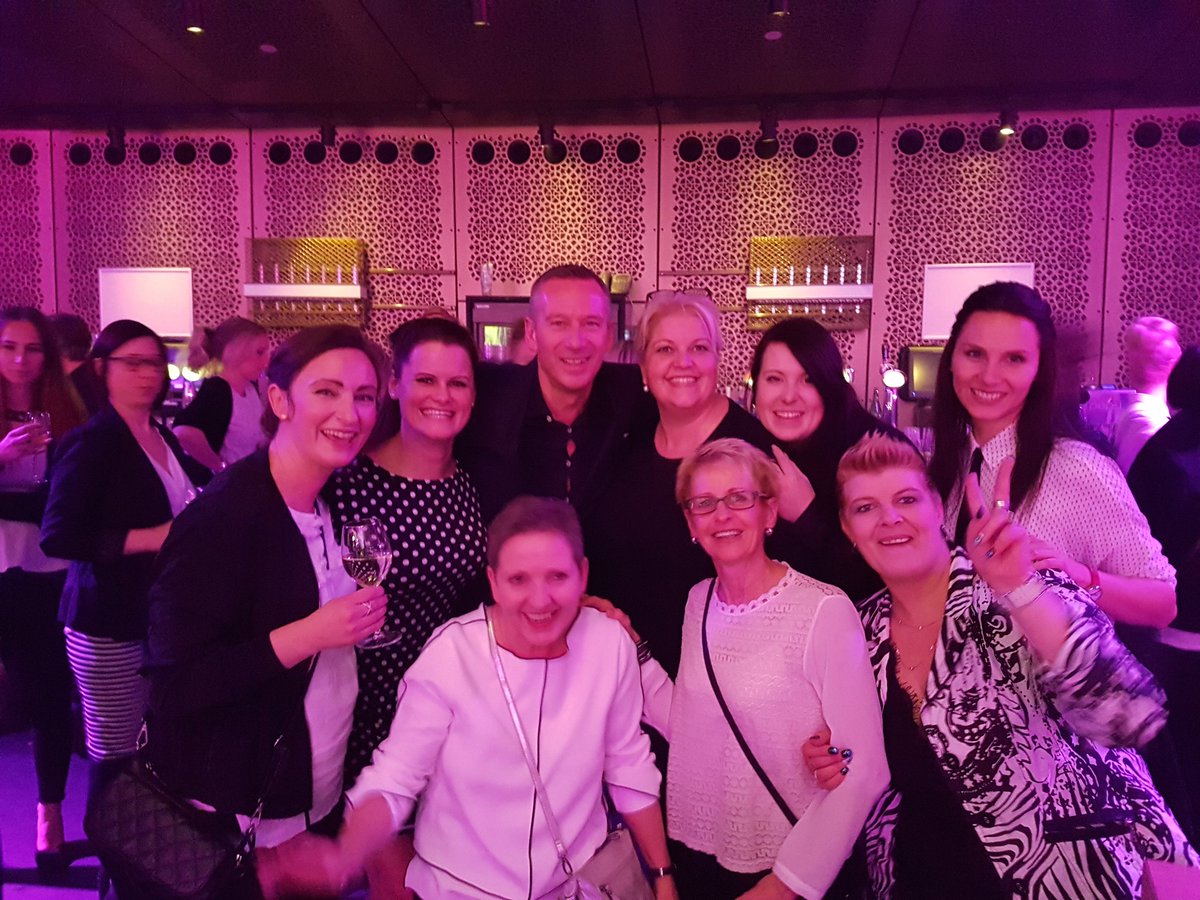 BabettSchmidt's tweet photo. Und wenn der Chef schon mal da ist wird auch Foto gemacht! Thanks Philipp!  #brand event #hunkemoeller 
@D_Juengling 
@M_Krieglstein https://t.co/lnJtyM3NHe