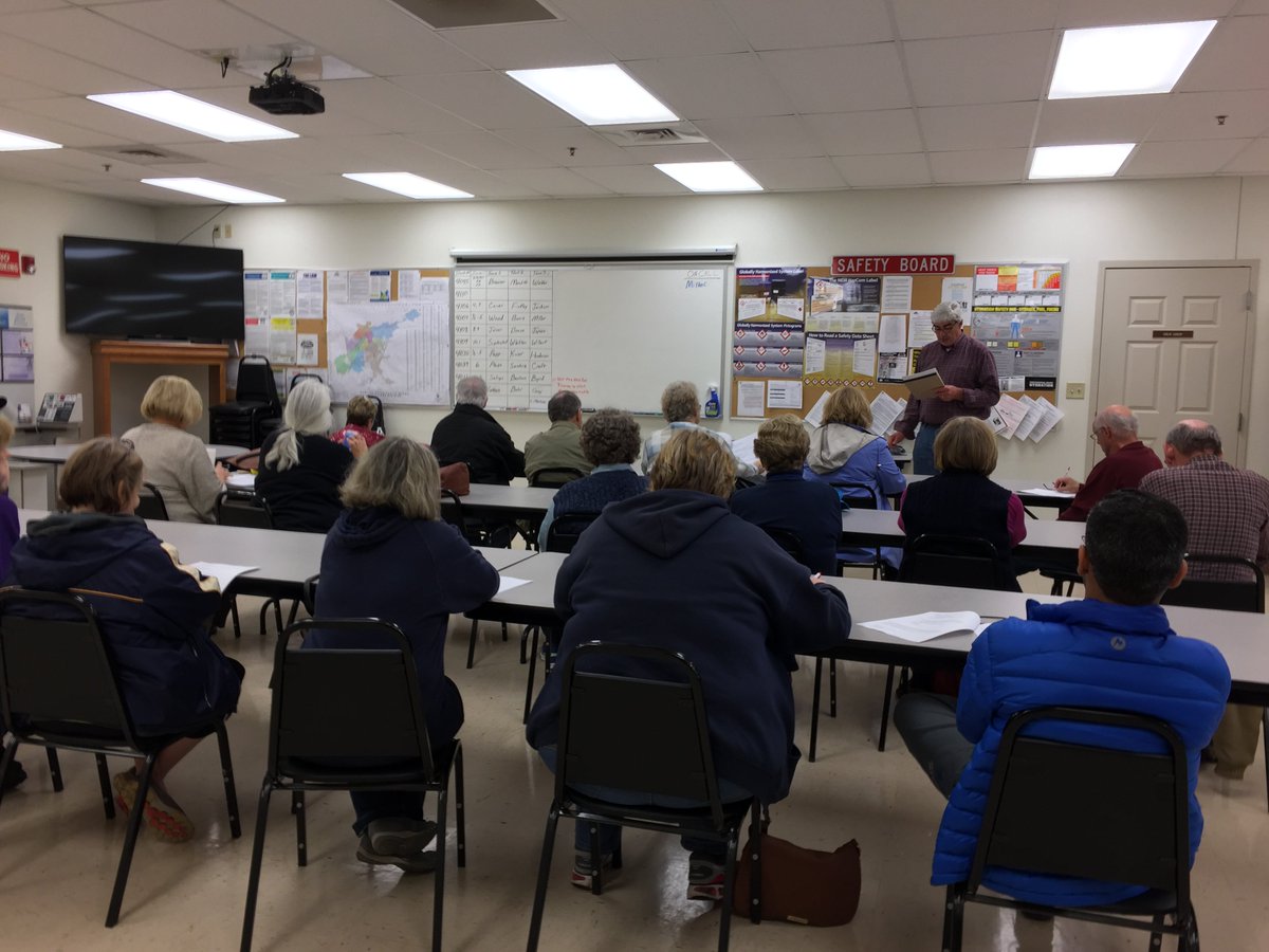 CityofBGKY's tweet photo. In 2016, #BGPW repaired 604 potholes. Report a #pothole or other non-emergency issue online: https://t.co/zvuJRcxdTt #Over50CitizensAcademy https://t.co/5lkV3WjlO2