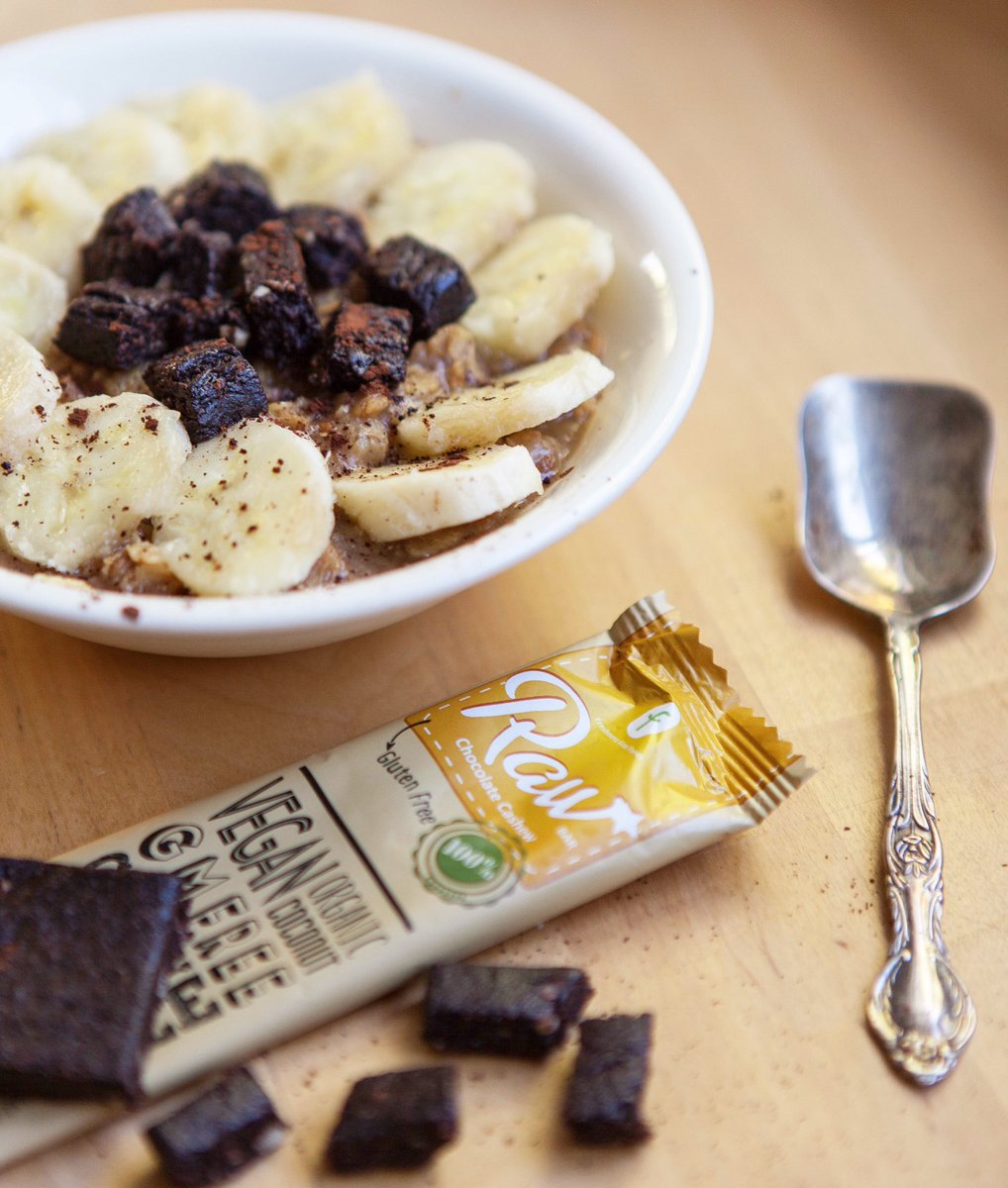This weather just calls for porridge, bananas and our raw chocolate bar! 😋 Have a great day! #breakfast #sydney
