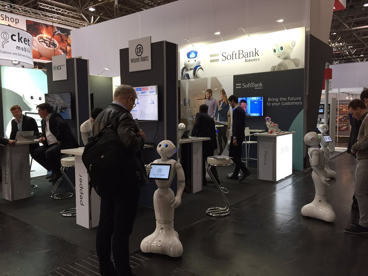 MatthieuJolly1's tweet photo. Love story at @EuroShop? Does @PepperTheRobot will fall in love with Kiki from #AlfaRobotics? @Echangeur wishes to be invited at the wedding https://t.co/X4TJKNVRwr