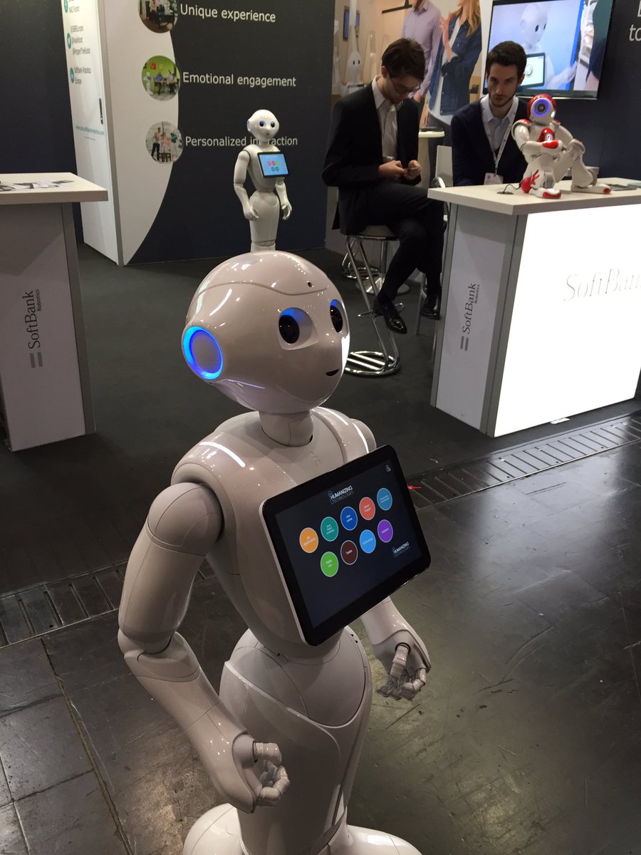 MatthieuJolly1's tweet photo. Love story at @EuroShop? Does @PepperTheRobot will fall in love with Kiki from #AlfaRobotics? @Echangeur wishes to be invited at the wedding https://t.co/X4TJKNVRwr
