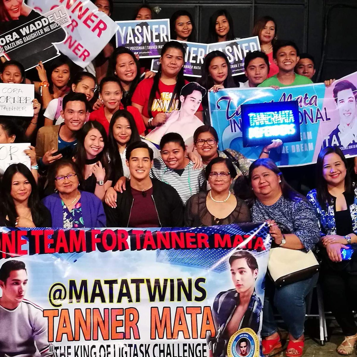YNCookiesOFC's tweet photo. #TeamTanner and #TeamYasner group pic with @mata_tanner #TWBATannerCora https://t.co/FPGrwgZlLW