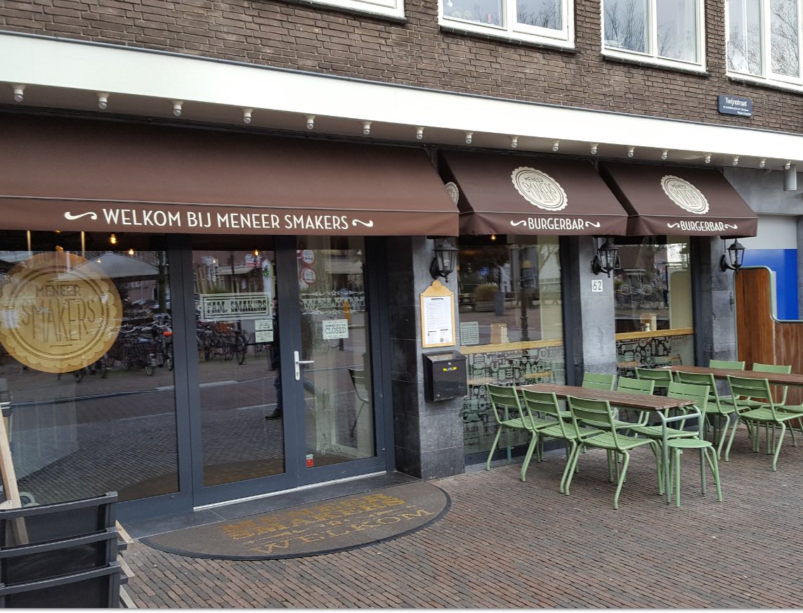 Echtkoffie's tweet photo. Ook bij Meneer #Smakers in #Utrecht kan je genieten van een heerlijke kop koffie uit een ETNA Dorado Espresso Compact van #EchtKoffie. https://t.co/rj5xByiaWe