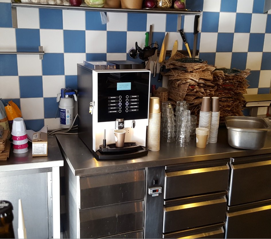 Echtkoffie's tweet photo. Ook bij Meneer #Smakers in #Utrecht kan je genieten van een heerlijke kop koffie uit een ETNA Dorado Espresso Compact van #EchtKoffie. https://t.co/rj5xByiaWe
