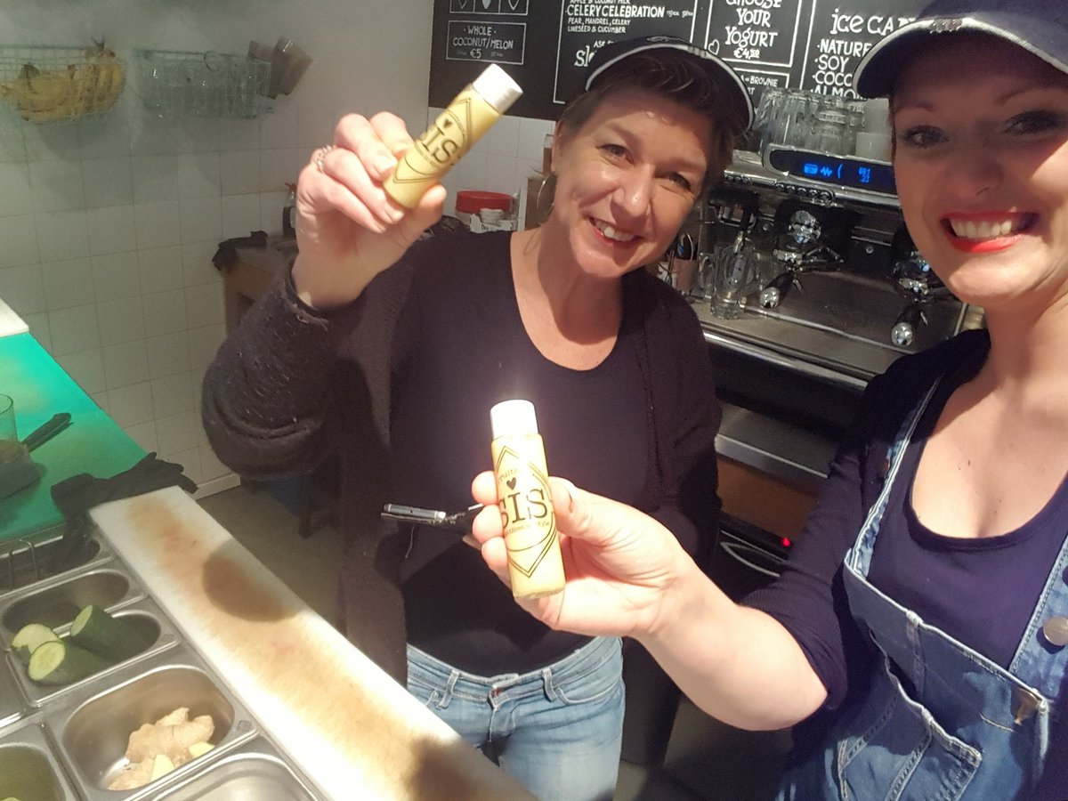 Vanmiddag hadden we Danielle van @blendedbydaan op bezoek! Binnenkort opend zij haar zaak in Harlingen 💪 #smoothie