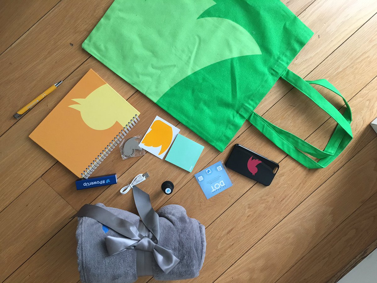 On_Your_Feet's tweet photo. Thanks a million for the goodie bag yesterday @Laura_Stafford Thoroughly enjoyed working with Dublin Twitter gang! Hope they "Rock it" 2103! https://t.co/SYsgA1iaIt