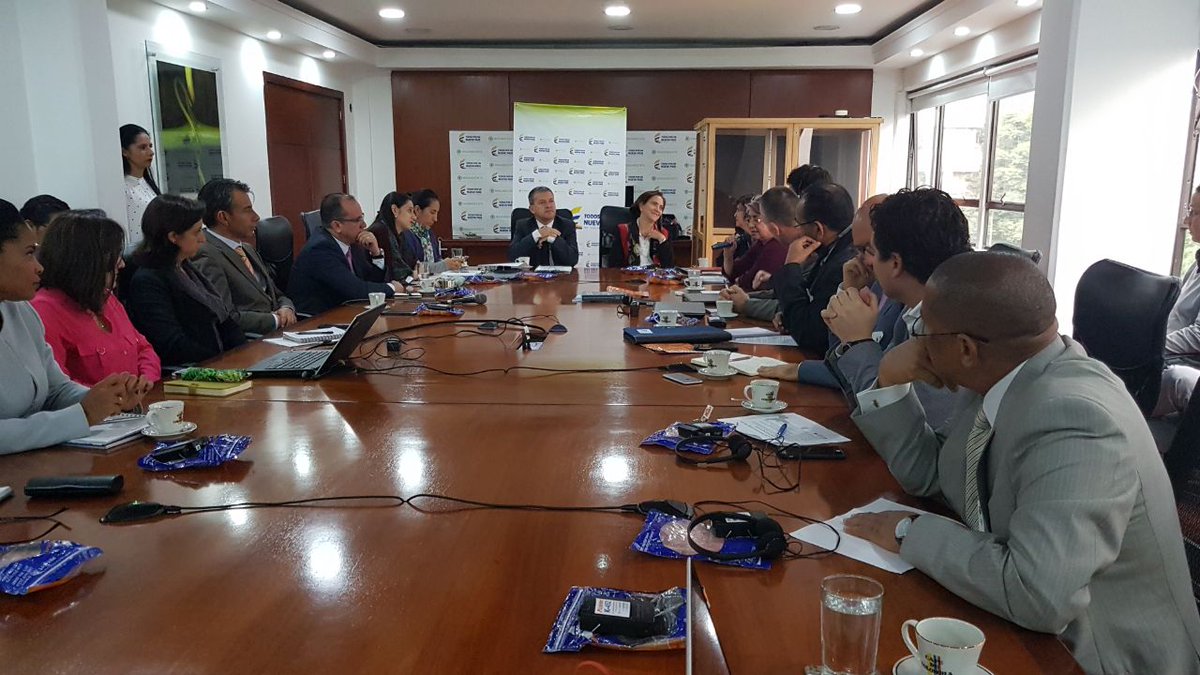 MinAmbienteCo's tweet photo. Viceministro @carlosboterol  hace apertura a la mision de apoyo de @ONUMedioAmb de la agenda de paz y desarrollo sostenible en Colombia. https://t.co/ees9fJzrNc