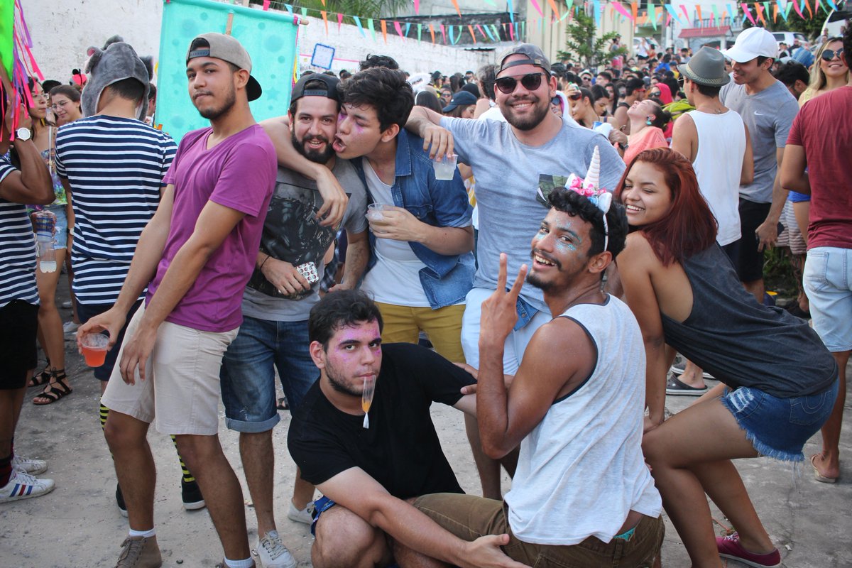 otaldewes's tweet photo. Se o Carnaval rendeu? Redeu sim! HAHAHA! #XCabloquinho #Instabff @bornthiswrong @faralhez @DutraaJoao https://t.co/xprM3xT9xa