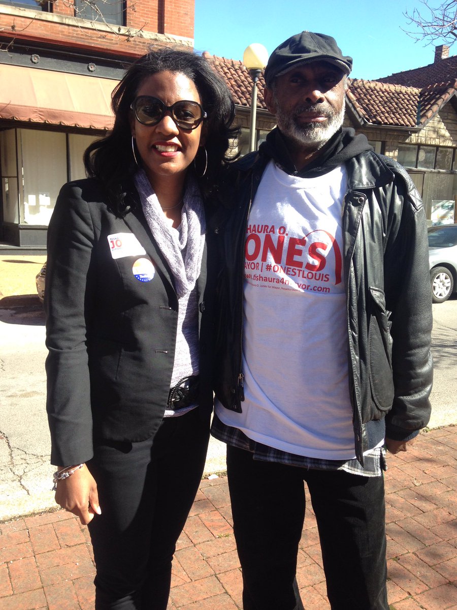 Tishaura4Mayor's tweet photo. The sun is out! So are we. 17th Ward. ☀️

#28Wards
#OneStLouis https://t.co/GvXG57s2Ec