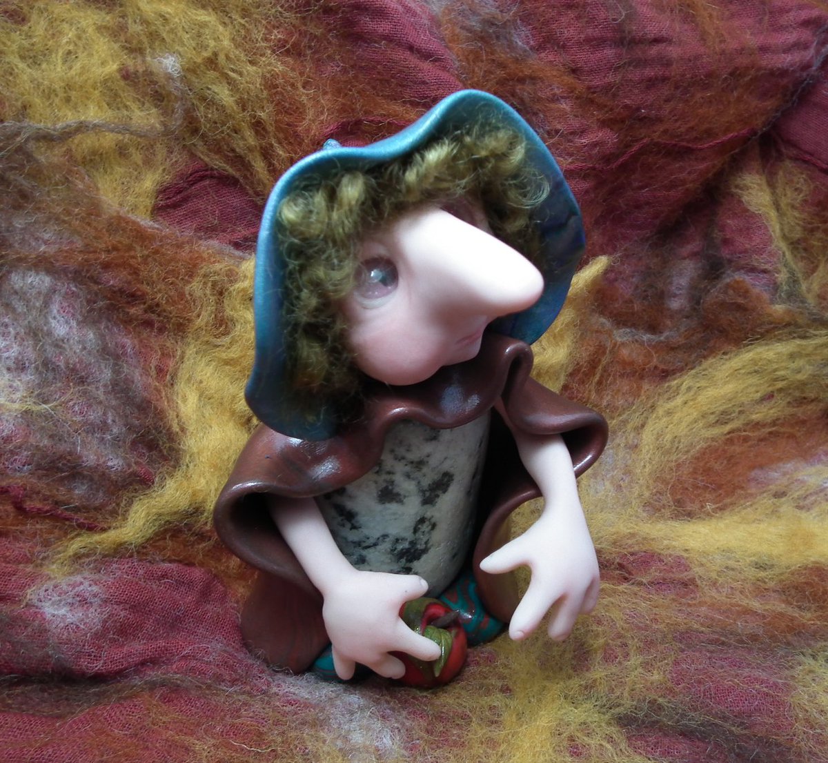ElfWorldArtisan's tweet photo. Short-nosed SchnozKin Gnome 'RoddRikk' ~ apple forager ~ https://t.co/9MEh5KWnhj #scrumper #pinkeyed ~ with enchanted fruit ~ https://t.co/LspBsIjzr6