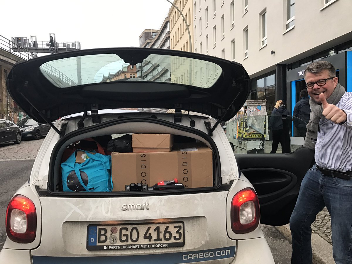 kwizzme's tweet photo. Passt! kwizzme auf der ITB in Halle 6.2a, Stand 102  #itb #ITB2017 https://t.co/KhMKK2V6Dl