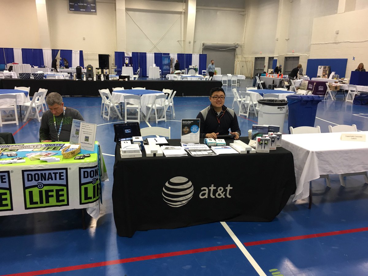el_p_rizzo's tweet photo. 2 competitive stores but still 1 team! @farr_timothy81 Tag teaming this event like a boss w/Saco store #OurNE #OneAT&T @DownSouthParty https://t.co/U9vBkB7VWi