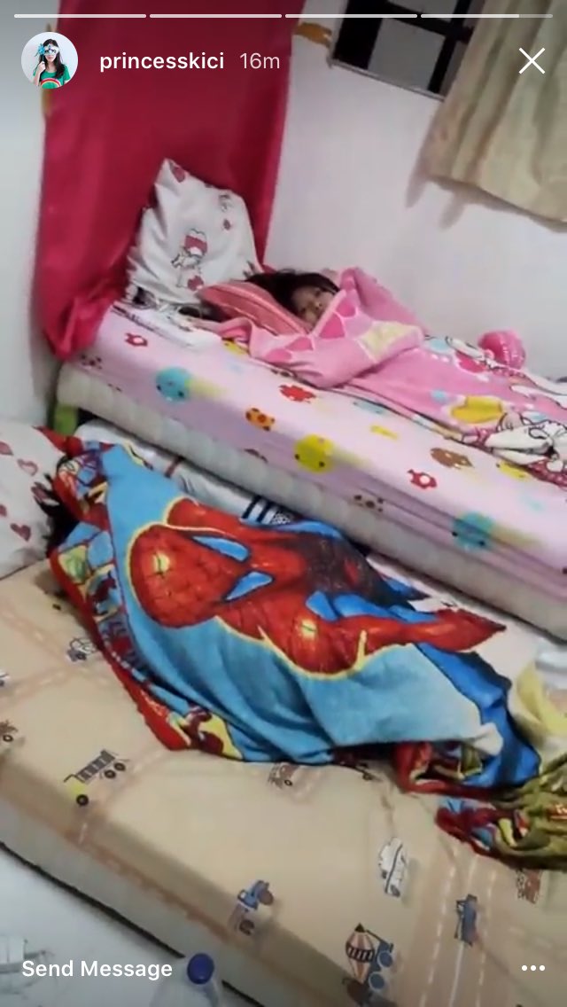 25MutiChiBi's tweet photo. aduuuh si ibu ini ganggu spiderman tidur tau gak @mi_ChristyChiBi https://t.co/MwHSYqj9xv