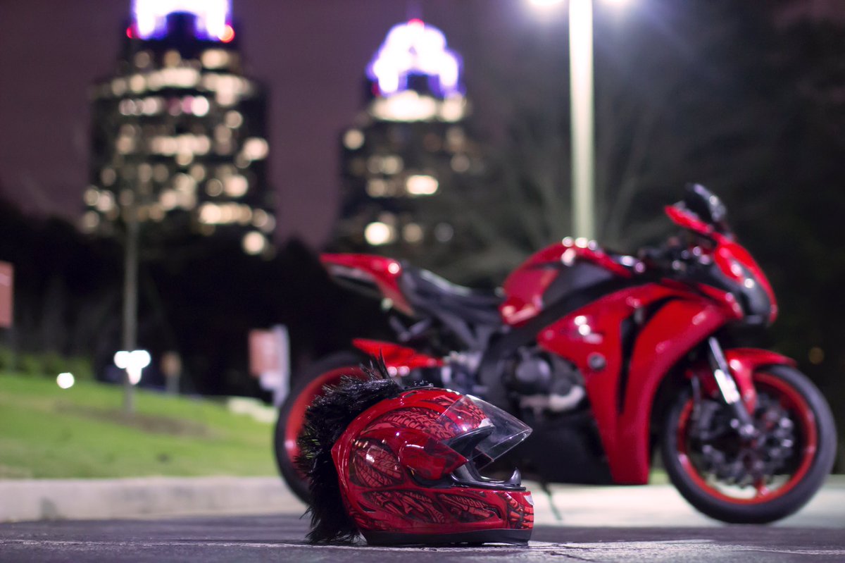 Mr1125's tweet photo. Dope shoot last night with @Ella_928 
#RuffRyders #AtlBikeLife #HondaCbr #KingAndQueenTowers https://t.co/cRl1bcOZnr