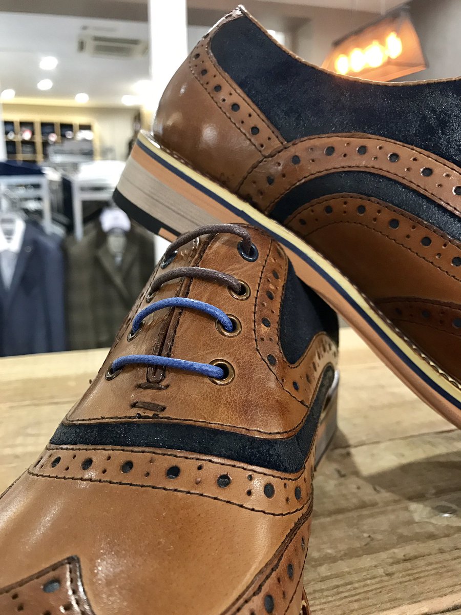 GereLincoln's tweet photo. Back by popular demand!!This old classic tan/navy brogue is back in the new collection by Justin Reece! Enjoy!!! #gere #brogues #justinreece https://t.co/rGhTzX7rlG