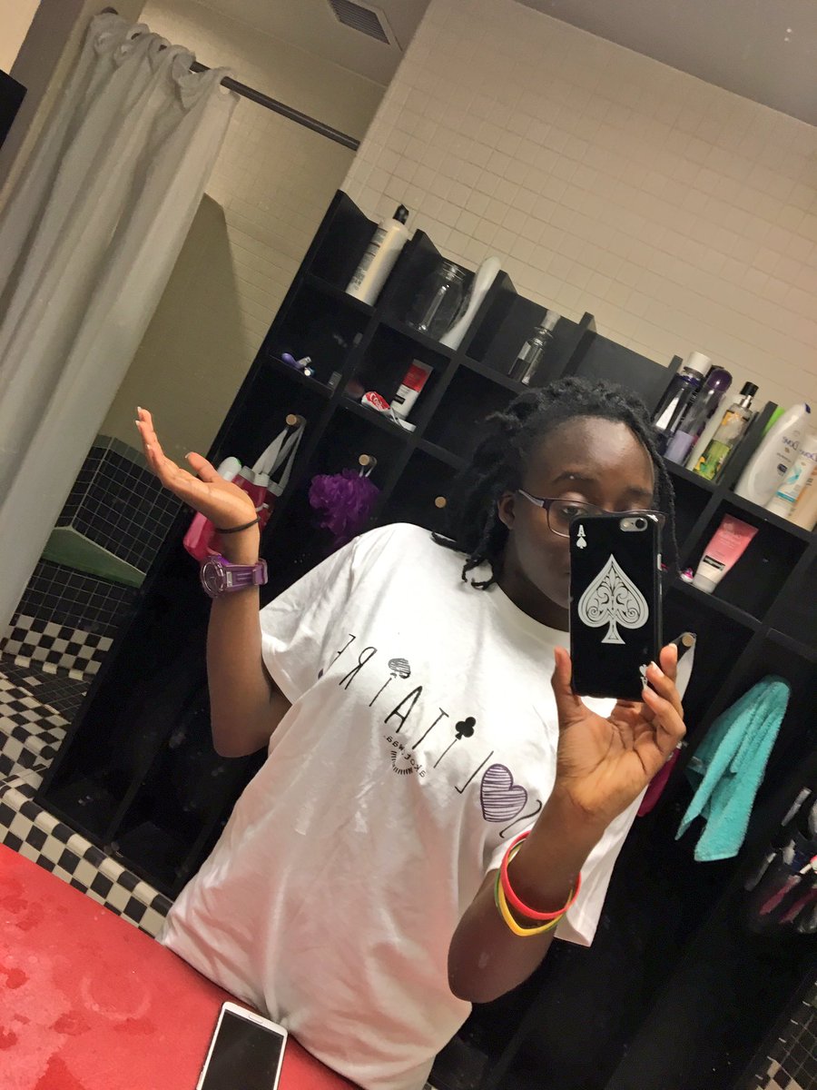 _Akotowaa's tweet photo. I realized my life was Solitaire-themed. So I saw no reason why my appearance shouldn't be. ๐
#SolitaireEP https://t.co/y51ujbNukv
