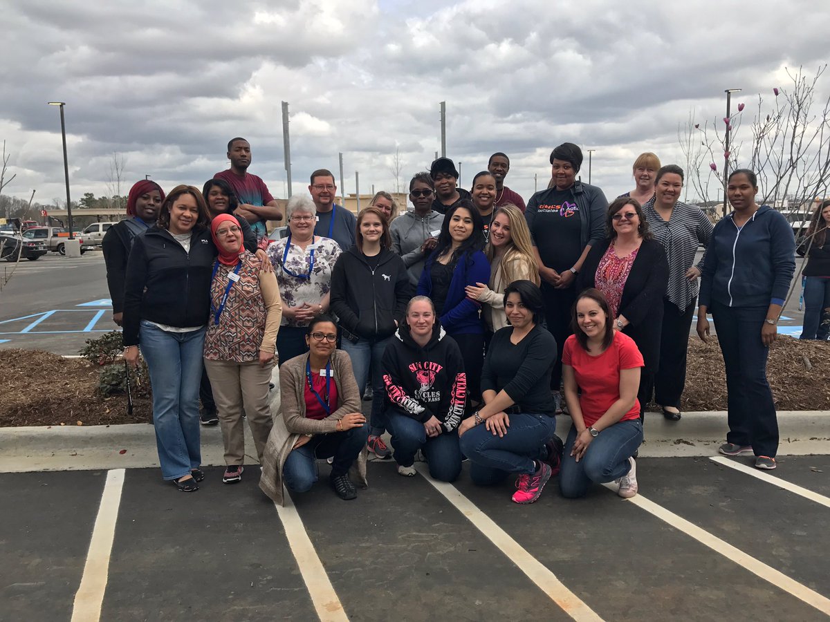 JRBlake12's tweet photo. Gearing up for a grand opening! The new Concord (NC) Mills store crew gathers outside for a pic opp. #Store1525 #lifeatkohls #wecomin https://t.co/OVwjgYGWTS