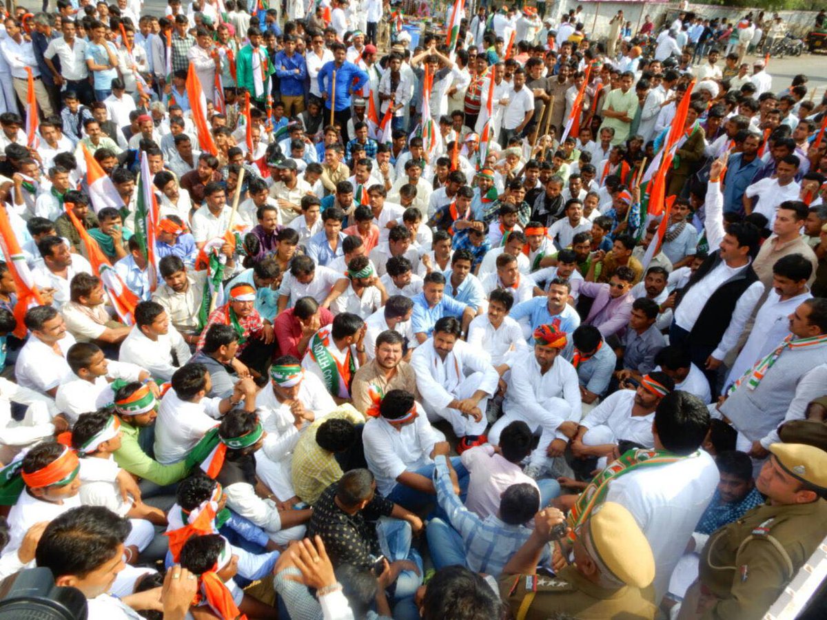Tremendous response to the #HallaBol loan waiver of farmers held at Badmer. People came in thousands to oppose the BJP Govt. <a href="/RajaBrar_INC/">Amarinder Singh Raja Warring</a>