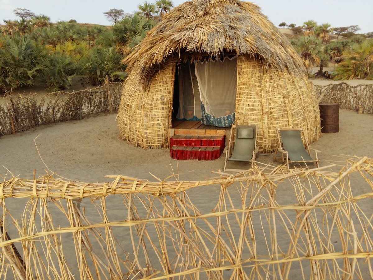 AccessTravelKE's tweet photo. A boma at Eliye Springs Resort has a Turkana hut with double or twin beds, a verandah facing the Lake, tiled bathroom &amp; a space for sunbath. https://t.co/1sSlcVyPRI