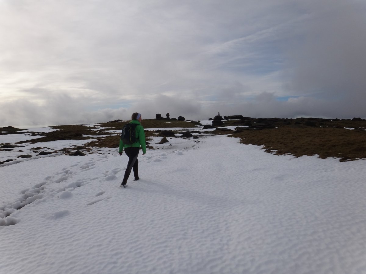 A 42-mile epic race in #PeakDistrict: the #highpeakmarathon was everything we expected! beautiesandthebog.com/2017/03/07/hig… #runtagit #sheffieldissuper