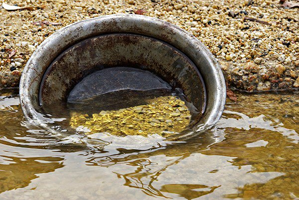 Going4aWalk's tweet photo. Gold Digging In Scotland | There’s Gold In Them Hills https://t.co/3o4nTzM5EW https://t.co/bzAWp4pDFi