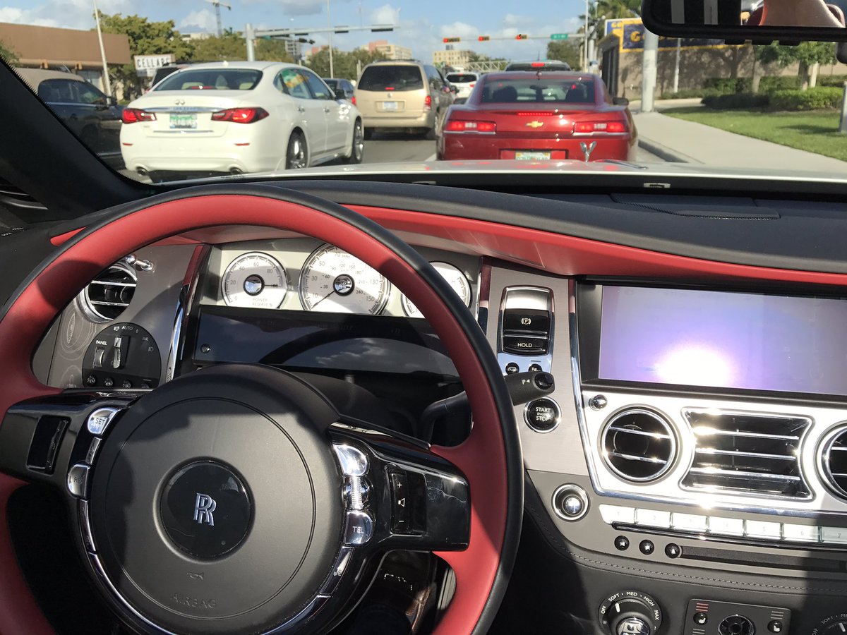 JonathanReviews's tweet image. Its hard to be in a bad mood while driving the #RollsRoyce Dawn convertible... even when sitting in rush hour #traffic. @rollsroycecars