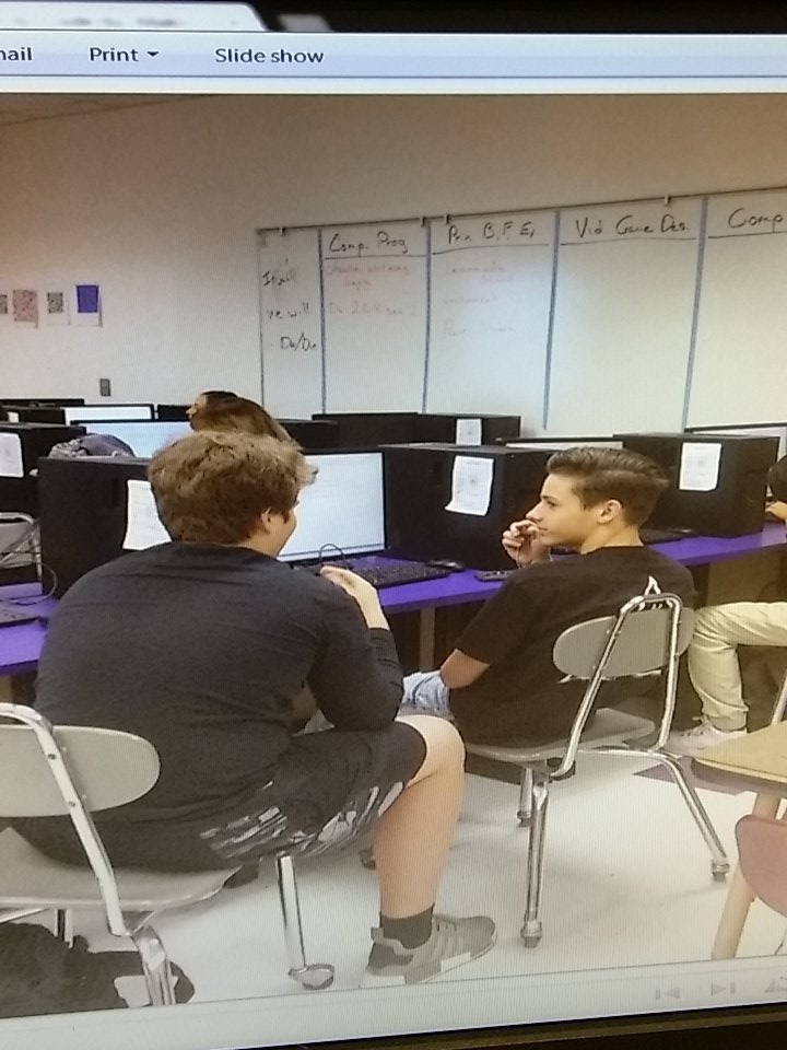 MrsA309's tweet photo. Prin of Bus using small groups to brainstorm, share ideas, and form their ideas. #ElginLearns #ElginLevelUp https://t.co/YJwfZ3Ofjv