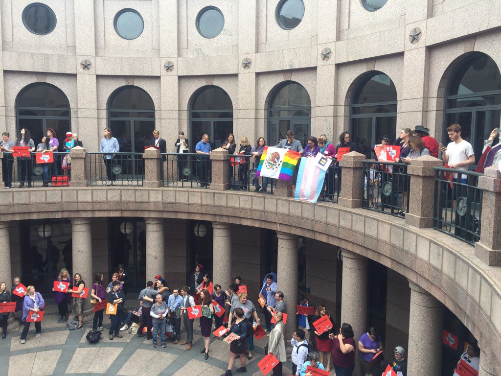 ProgressTX's tweet photo. This is what democracy looks like. #stopsb6 #sb6 #txlege https://t.co/WVOtCVqgkK
