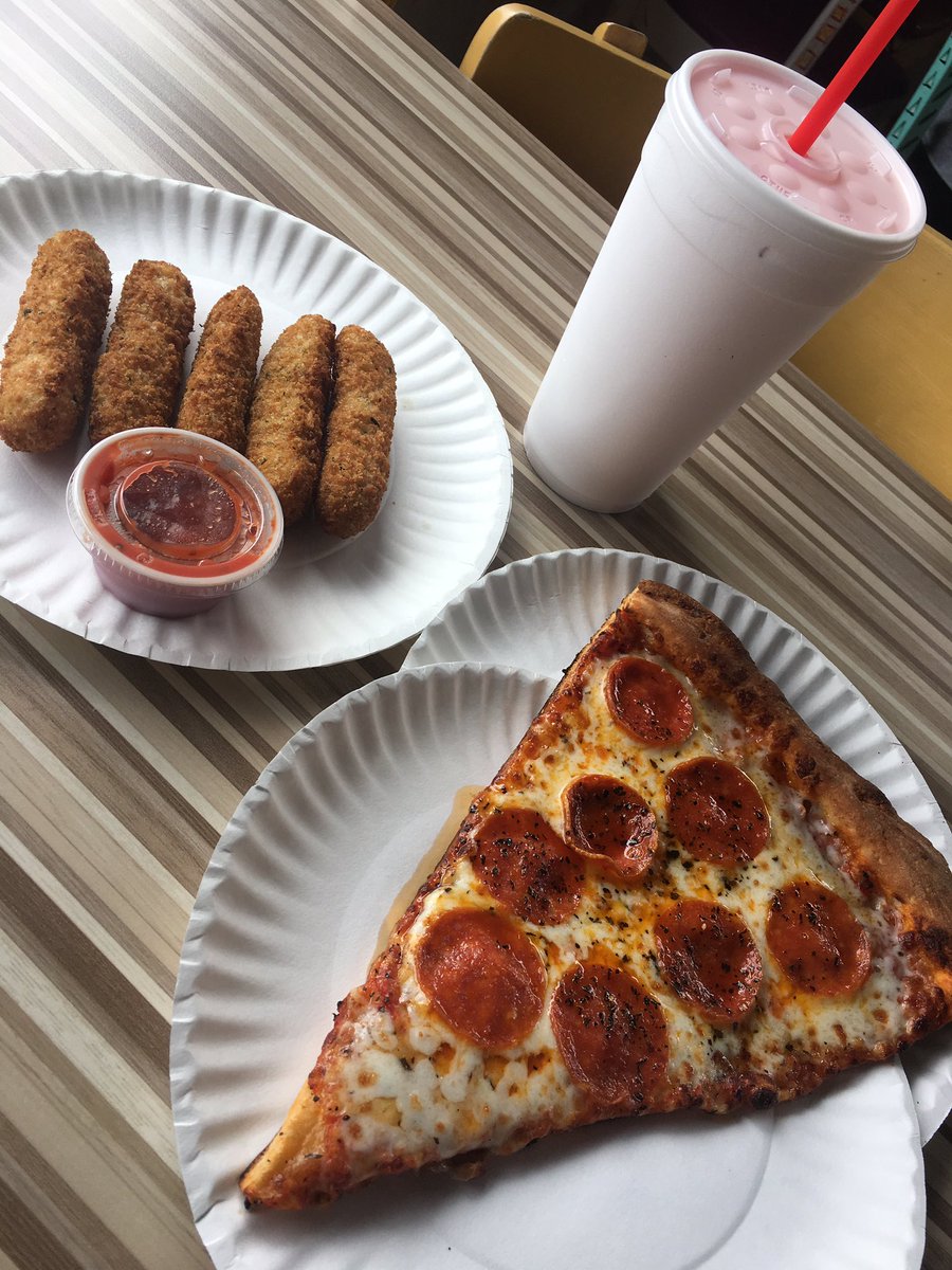 Marissaalexiis's tweet photo. πππ #PinksPizza https://t.co/QfUxevv6TH