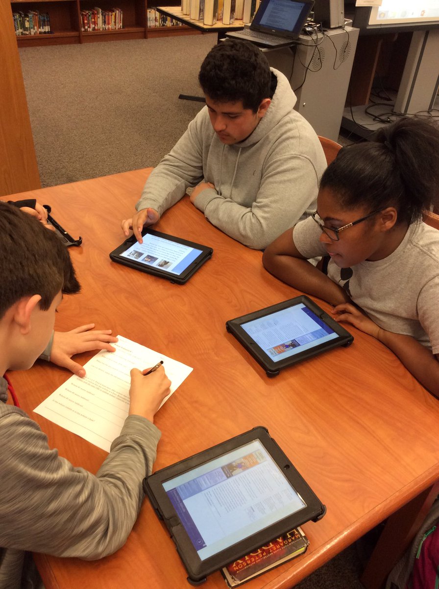 KellyClark50's tweet photo. Small group website reliability lesson #ElginLearns #ElginAcademics #Rizacooper https://t.co/q56QMrFqrc