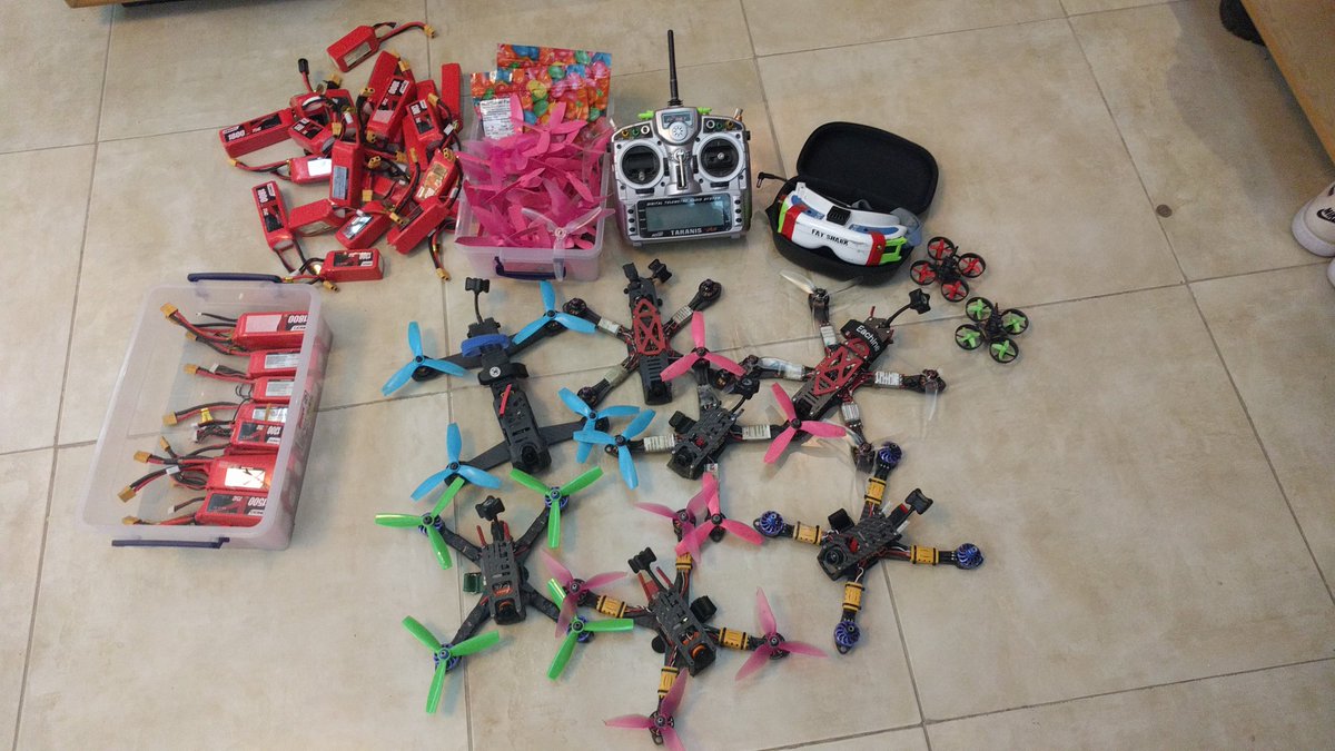F2GDFPV's tweet photo. I can't believe it's been almost a year since WDP2016! found a old pic from when I met you guys before I started flying Racing Drones too. https://t.co/5azfaHVE84