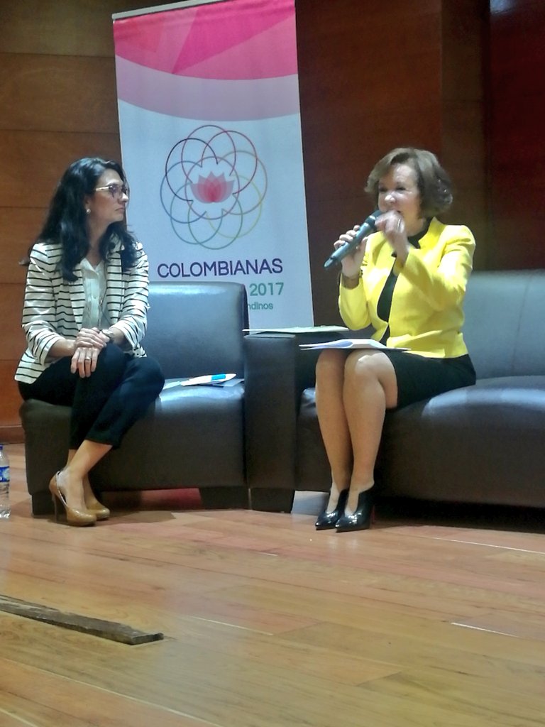 paolaruedalopez's tweet photo. Dinero y equidad. El 1% de la propiedad en el mundo es de mujeres. La feminización de la pobreza. Sororidad: Hermandad entre mujeres. https://t.co/Q1PeOvyF6H