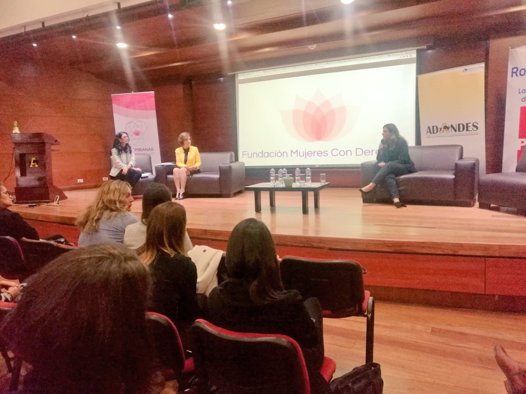 paolaruedalopez's tweet photo. Dinero y equidad. El 1% de la propiedad en el mundo es de mujeres. La feminización de la pobreza. Sororidad: Hermandad entre mujeres. https://t.co/Q1PeOvyF6H