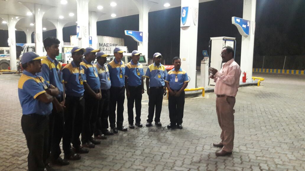 brijduttabpcl's tweet photo. @dpradhanbjp @gpatmumbai @BPCLRetail @AshutoshJindalS  # RO Staff training on maintaining High Levels of Customer Service at Forecourt https://t.co/if4jpFSGrY
