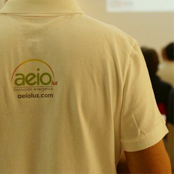 E_Creactiva's tweet photo. Otro de los #Speednetworkers será @aeioLuz : cooperativa q trabaja el mundo de la energía desde el ahorro y la eficiencia #Foro3IS #València https://t.co/z9cDV5CIVt