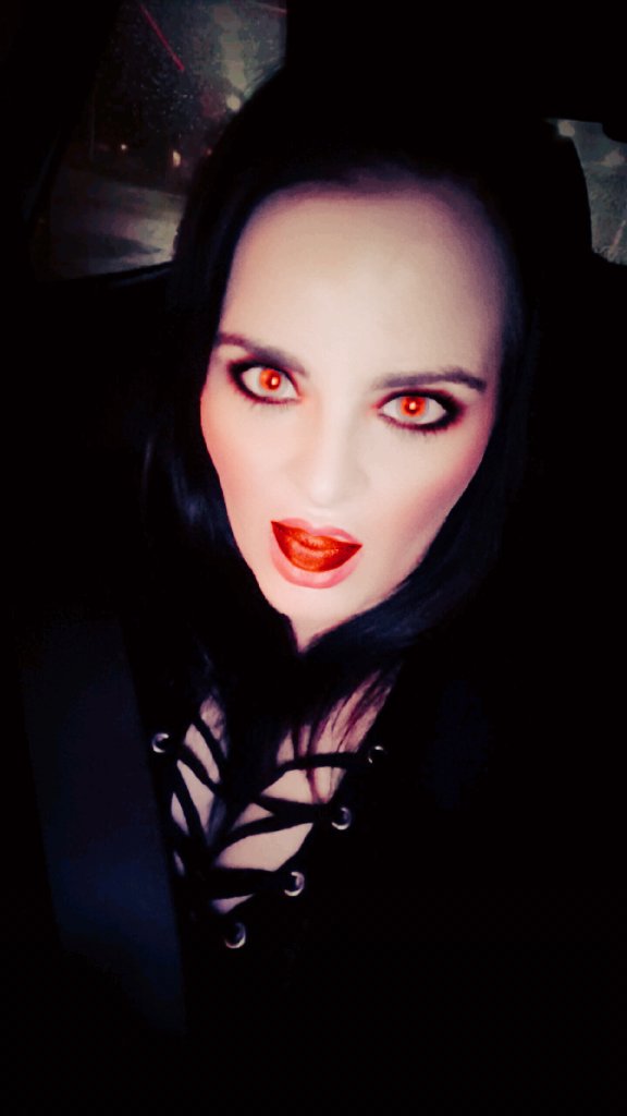 JustCarly91's tweet photo. If looks could kill, y'all would be dead 😂💯 #TheEvilInside #Vampess #DevilsDaughter #LoveMe #HateMe I suck your #Blood not your #Dick 😂💅👄👿😗 https://t.co/jBDKAafEN9