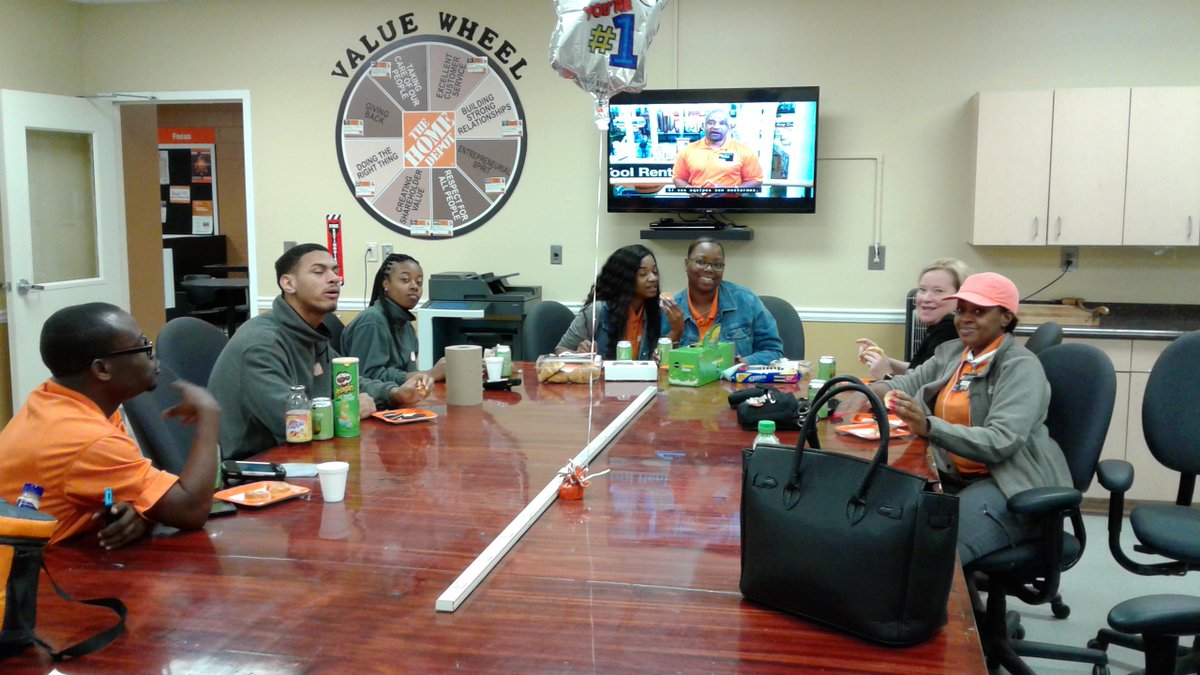 HdCaptin's tweet photo. MET team store 114 watching out quarterly  broadcast.  @robertthd @ScottCorry2 https://t.co/JE2ERV6vCy