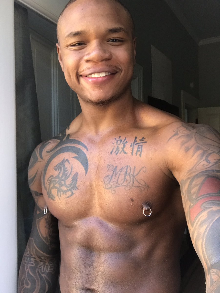 DavidSnook3's tweet photo. Lovely smiling hot Tattooed and Pierced stud like to explore him https://t.co/XqktO7IUtg