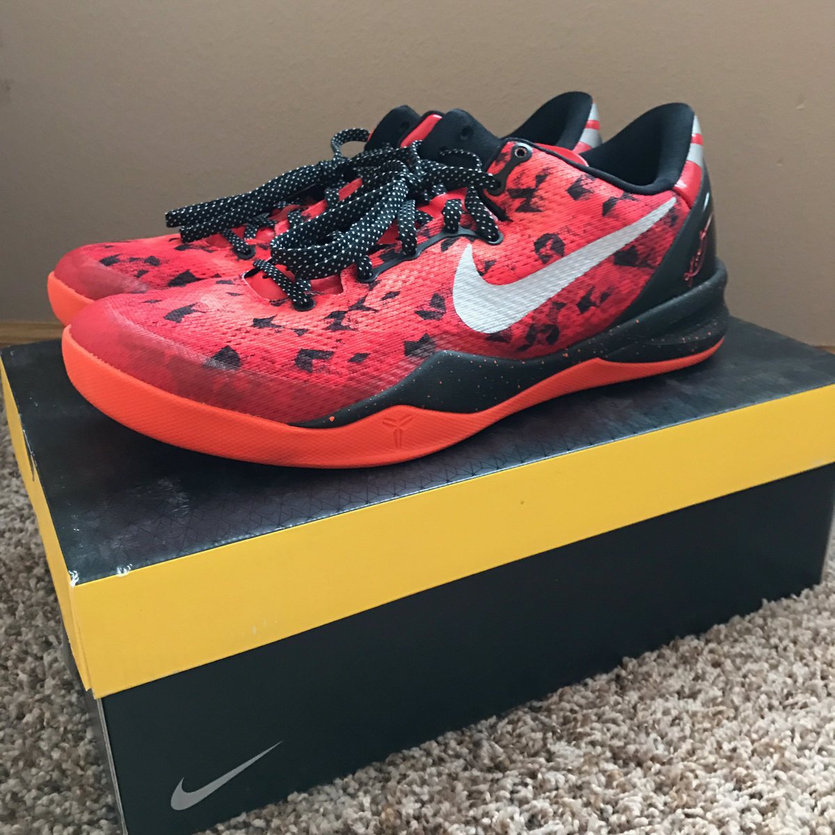 soledoutkicks_'s tweet photo. Challenge red Kobe 8 System size 11 (worn twice), take for $130 shipped PayPal invoice ships within the hour!! RT https://t.co/vnN0l725BA