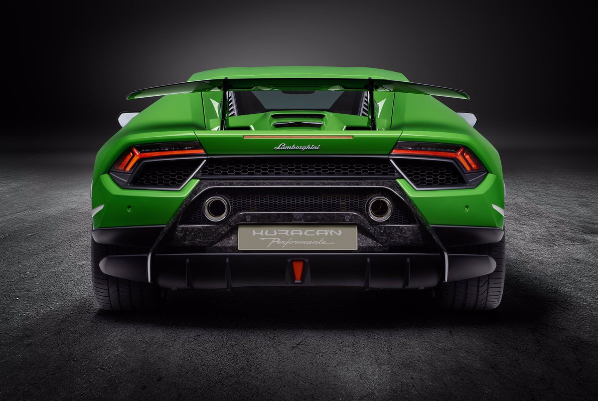 LamboPalmBeach's tweet photo. The King of the Ring! #HuracanPerformante https://t.co/2jEK9ThtN8