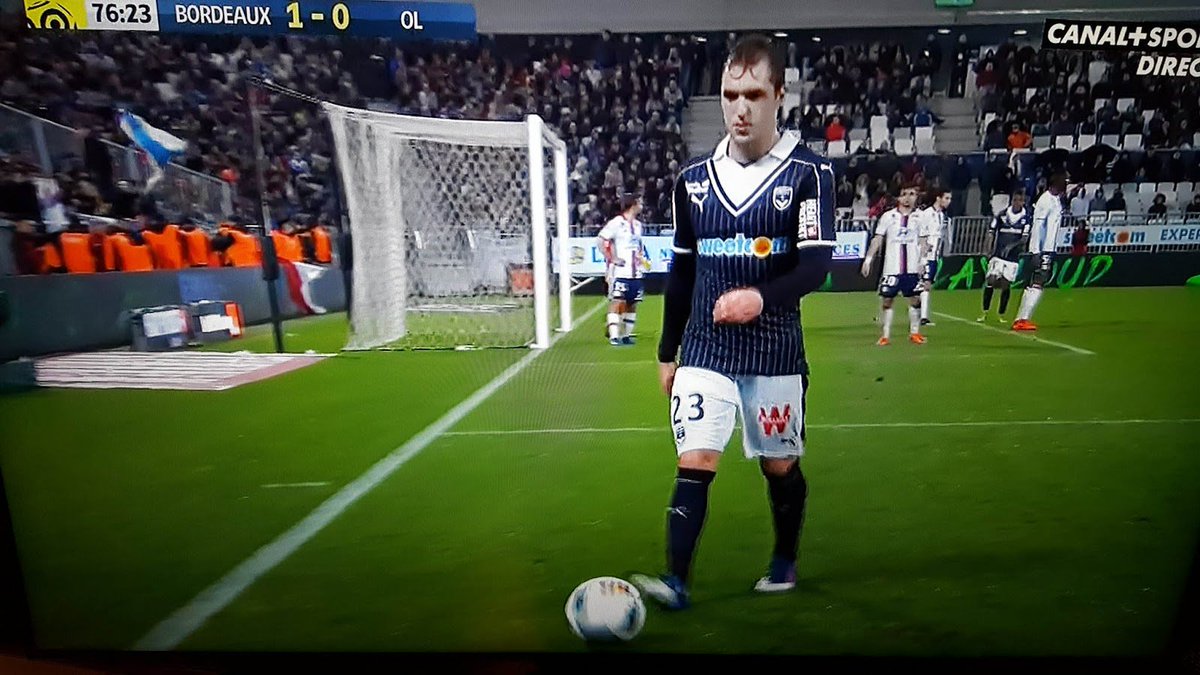 cubuklumag's tweet photo. Bu güzel formaya nasıl kıydınız? #Bordeaux'un yeni göğüs sponsoru #Sweetcom. https://t.co/hQOFSRgLXY
