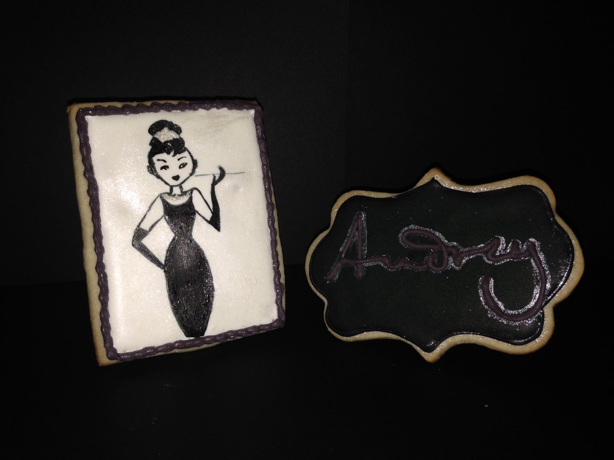 ShainaRuth's tweet photo. Headed to Salt Lake City tomorrow for #CookieCon2017. Created these for the "sugar show". (Categories: Cinema, CookieTown & "anything goes") https://t.co/uGoTismmBJ