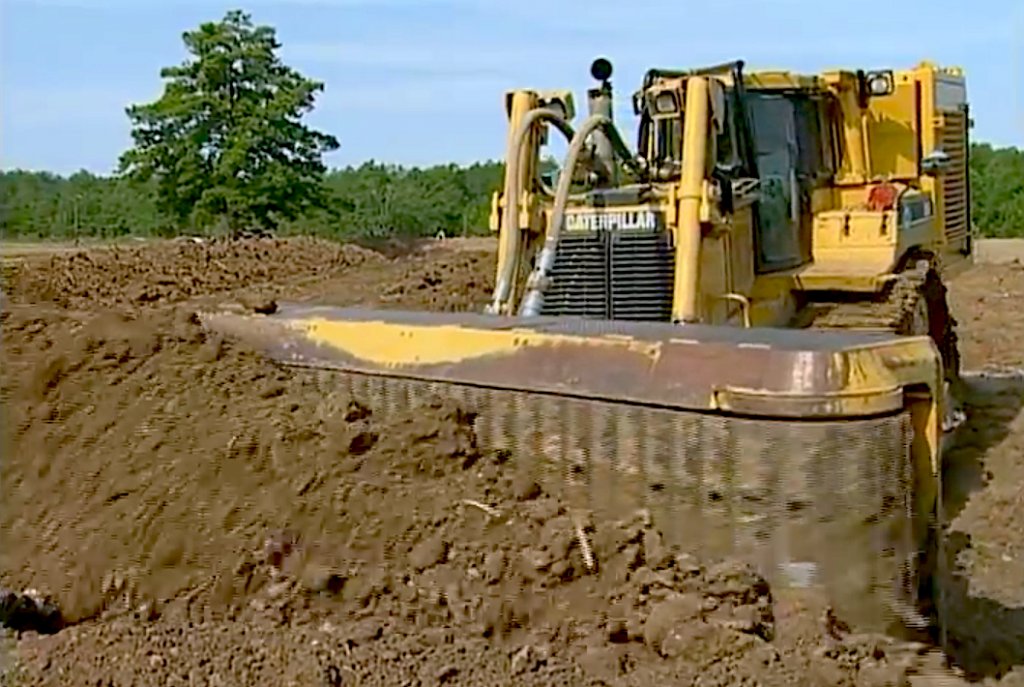 Equipment_World's tweet photo. VIDEO: Power Dozer’s tracked blade can build earth walls, clear minefields, backfill like nobody’s business https://t.co/wIDkFRywzp https://t.co/rdGSKajgaK
