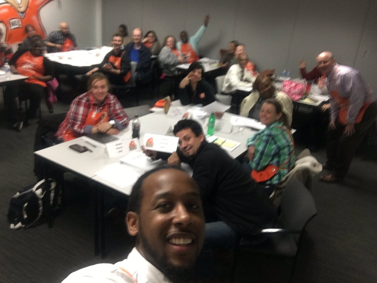 RomeHD's tweet photo. Teaching #DSFundamentals with @EmgeJim and We've got a great group on our hands! #DevelopingOurLeaders #ThatsHowWeRoll #DoBetter @b_mungul https://t.co/9w9YHOn4QG